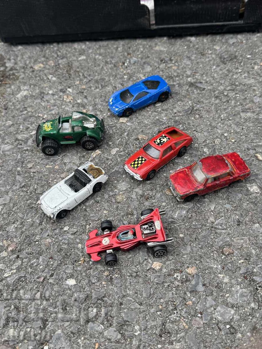 Lot de jucării vechi din metal camion mașinuțe mașină cu preț € 3.45 | 6.75 BGN