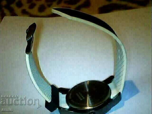 красив 4асовник армани работи перфектно - 5 красив 4асовник армани работи перфектно - 5