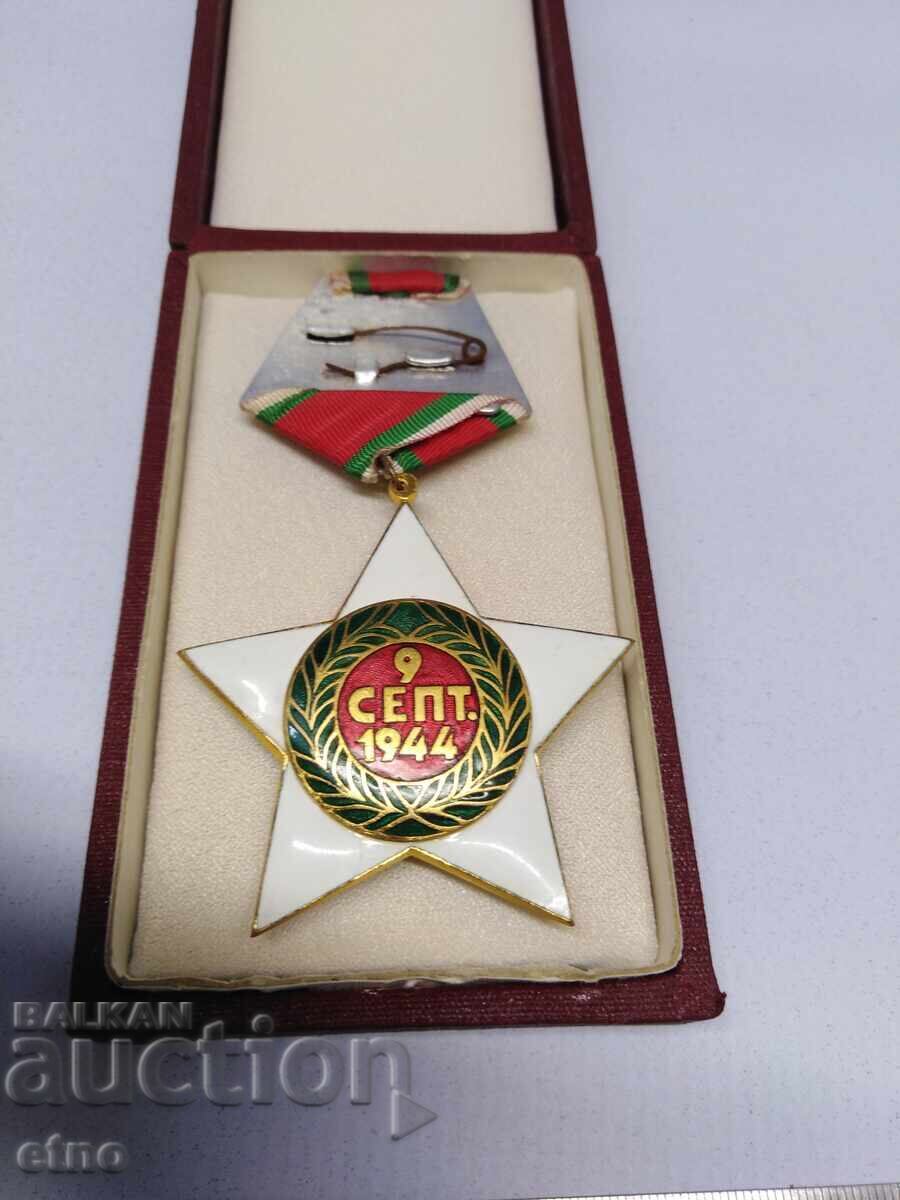 ORDINUL 9 SEPTEMBRIE 1944, Gradul I, cu cutie, medalie, distincție cu preț € 3.63 | 7.10 BGN