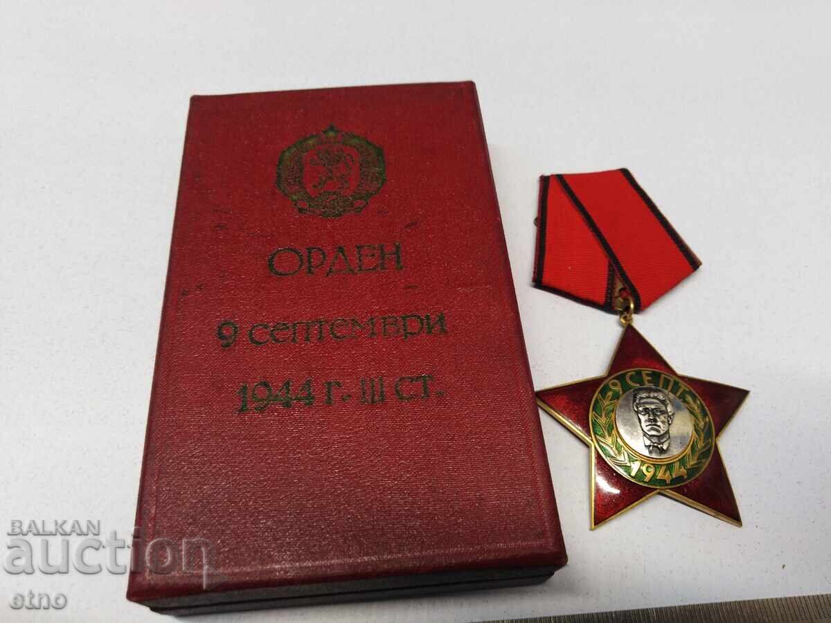 Livrarea ORDINUL 9 SEPTEMBRIE 1944, Gradul 3, cu cutie, medalie, distincție