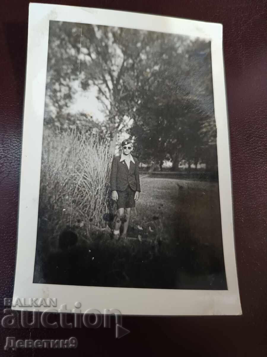 Domnișoară în uniformă într-un parc, 1945
