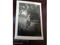 Domnișoară în uniformă într-un parc, 1945