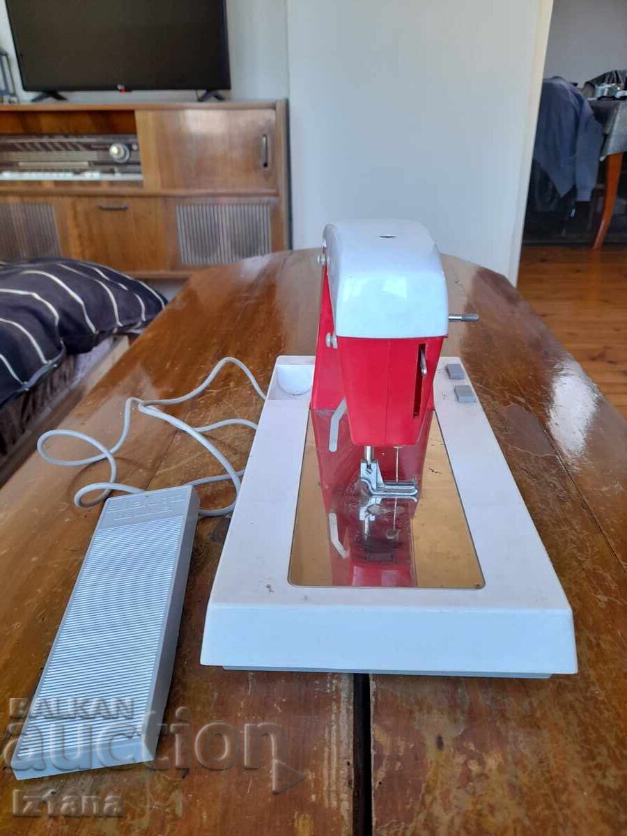Mașină de cusut veche pentru copii Piko Elektra cu preț € 32.00 | 62.59 BGN