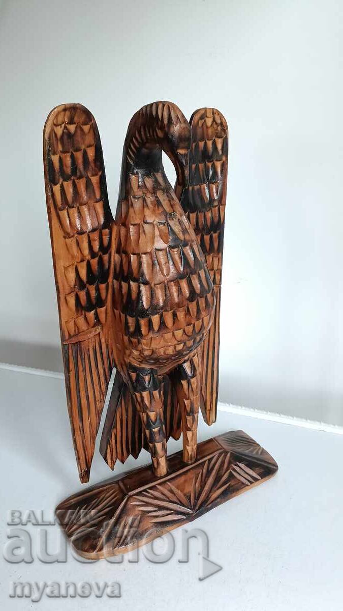 Vultur cu aripi desfăcute, sculptură veche în lemn, de autor cu preț € 45.00 | 88.01 BGN