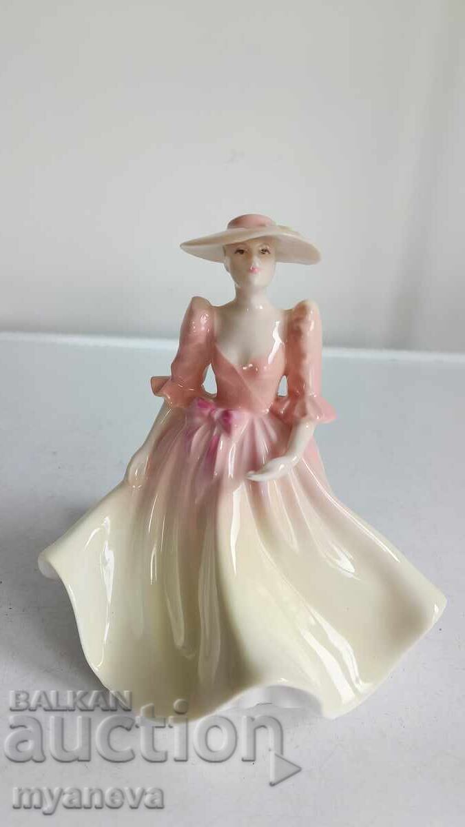 Figurină damă Coalport „May Ball” – porțelan fin de os cu preț € 25.00 | 48.90 BGN Figurină damă Coalport „May Ball” – porțelan fin de os cu preț € 25.00 | 48.90 BGN
