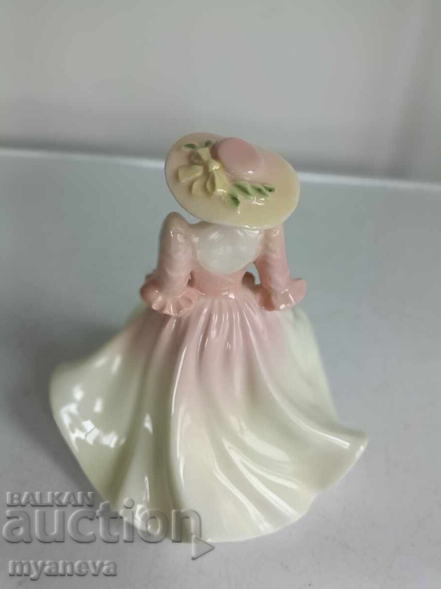 Livrarea Figurină damă Coalport „May Ball” – porțelan fin de os Livrarea Figurină damă Coalport „May Ball” – porțelan fin de os