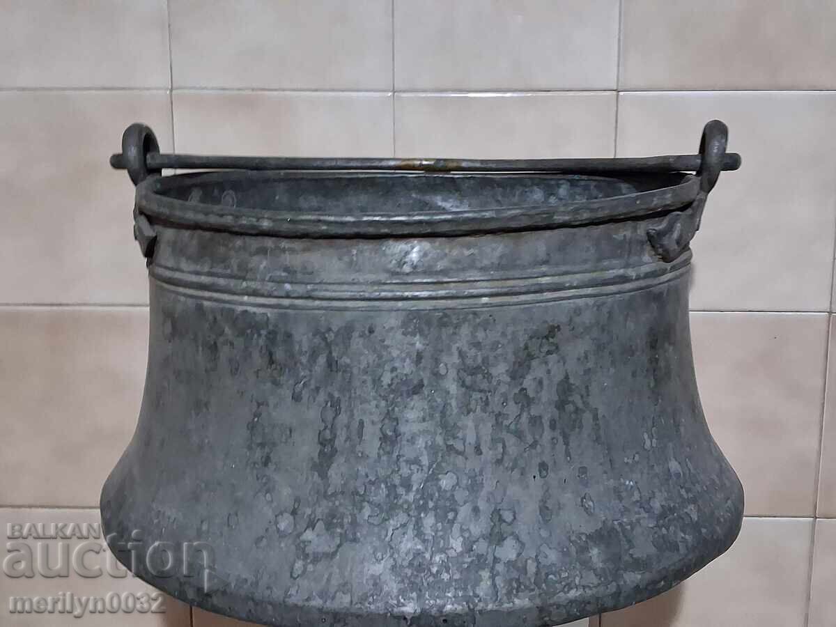 Licitație Monedă conservată, ceaun, cupru, vas de cupru