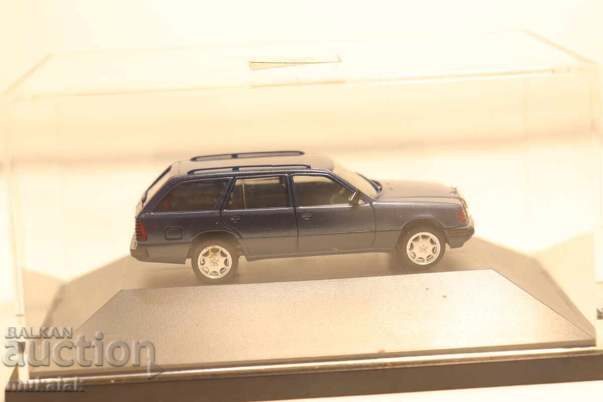 Livrarea HERPA 1:87 H0 MERCEDES BENZ 124 320 TE MODEL MAȘINUȚĂ