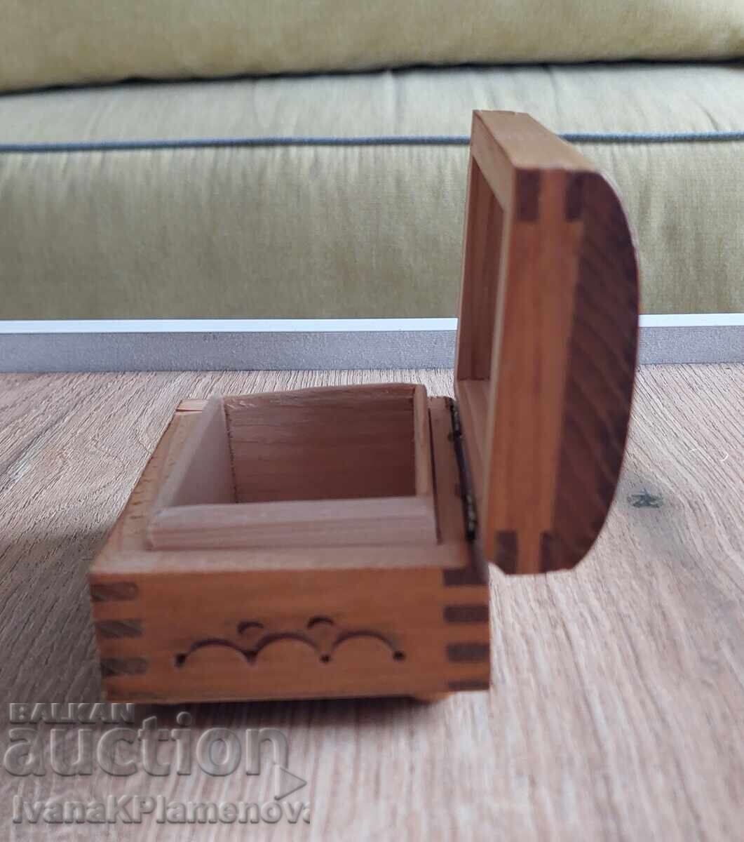 Cutie din lemn retro pentru cunoscători - 6 Cutie din lemn retro pentru cunoscători - 6