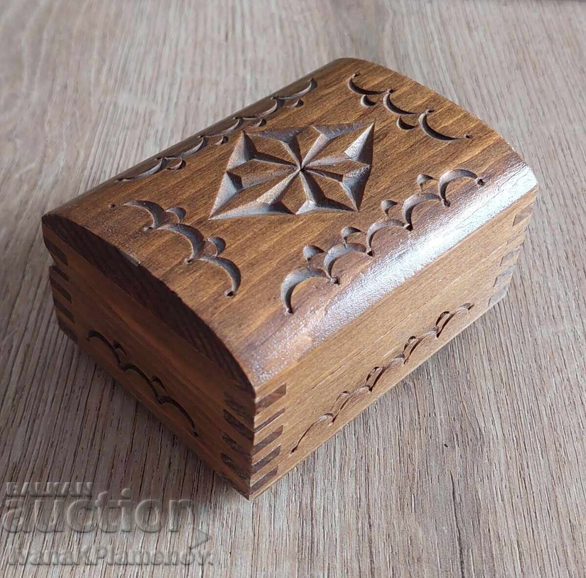 Cutie din lemn retro pentru cunoscători Cutie din lemn retro pentru cunoscători