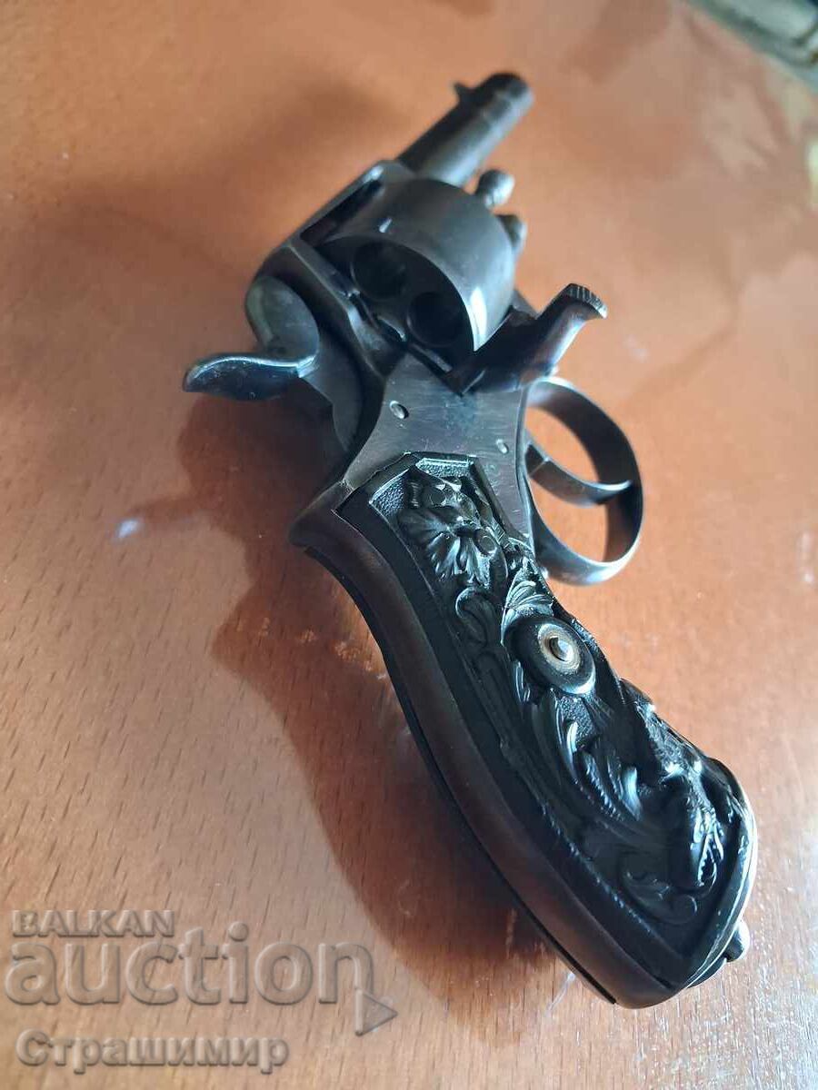 Auction  Revolver