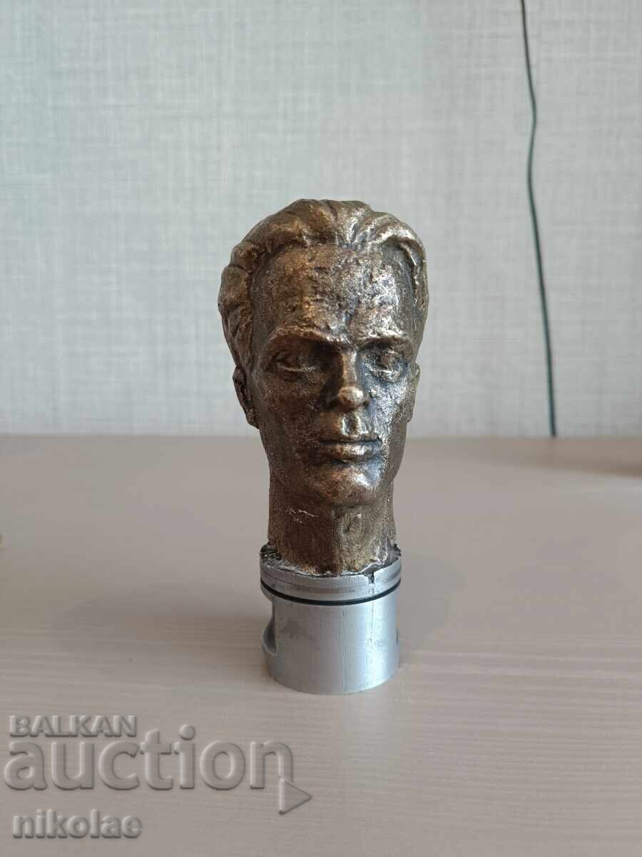 Bust de autor din bronz al lui N. I. Vapțarov cu preț € 100.00 | 195.58 BGN