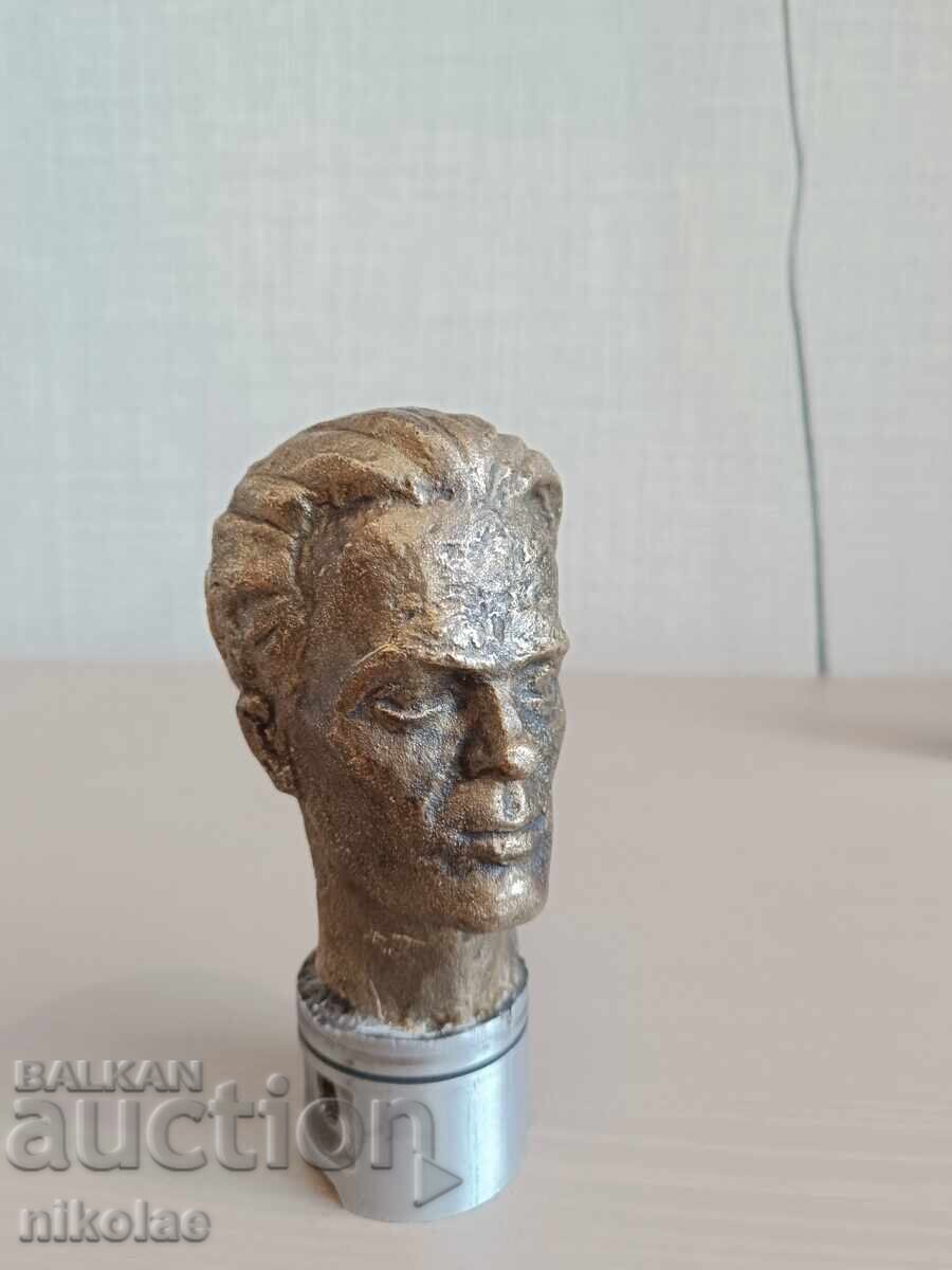 Bust de autor din bronz al lui N. I. Vapțarov