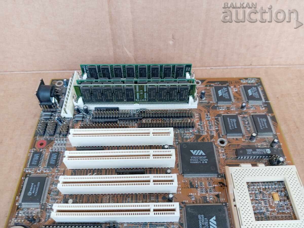 Placă de bază vintage VIA SOCKET 7 pentru calculator din anii '90 RAM cu preț € 51.00 | 99.75 BGN