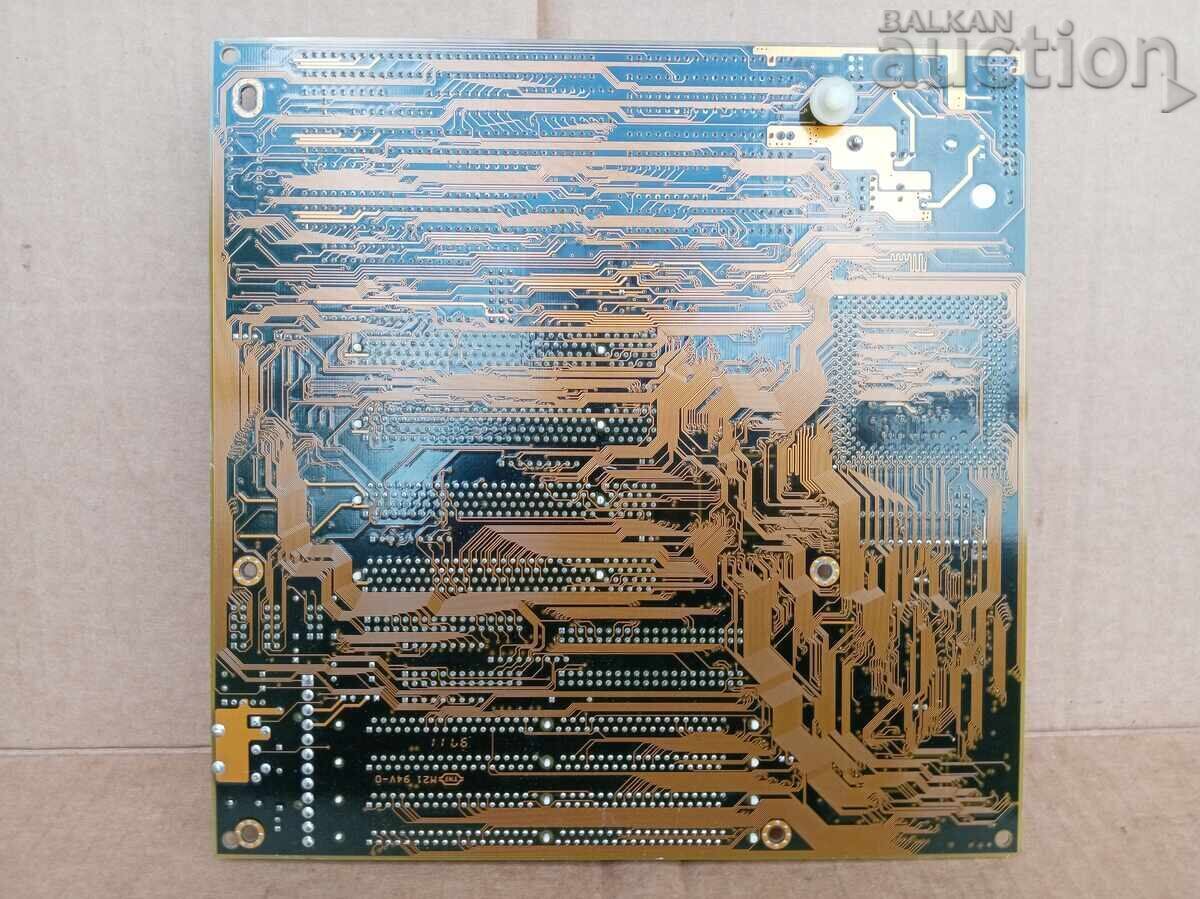 Placă de bază vintage VIA SOCKET 7 pentru calculator din anii '90 RAM - 5