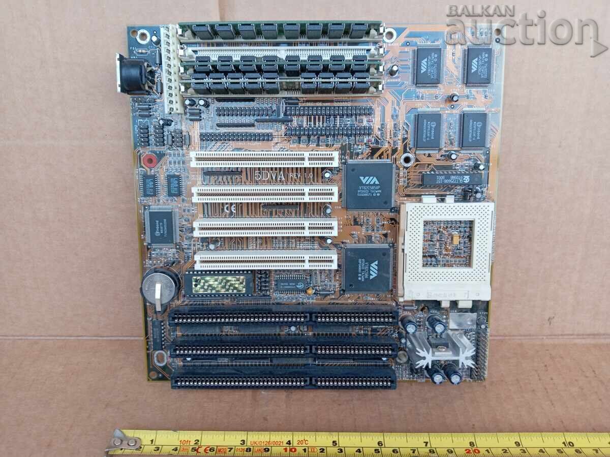 Placă de bază vintage VIA SOCKET 7 pentru calculator din anii '90 RAM