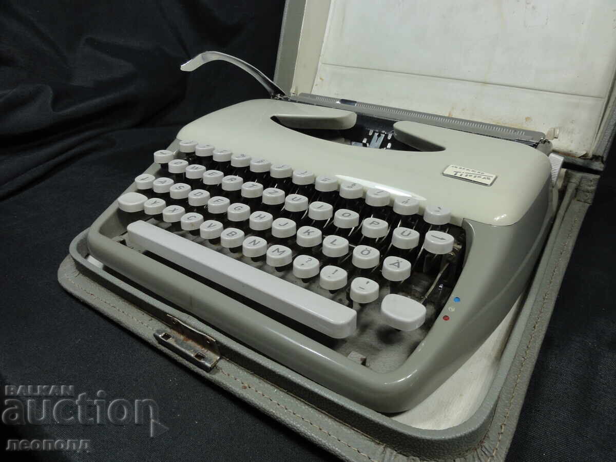 Delivery of OLD RETRO PORTABLE TYPEWRITER ADLER TIPPA