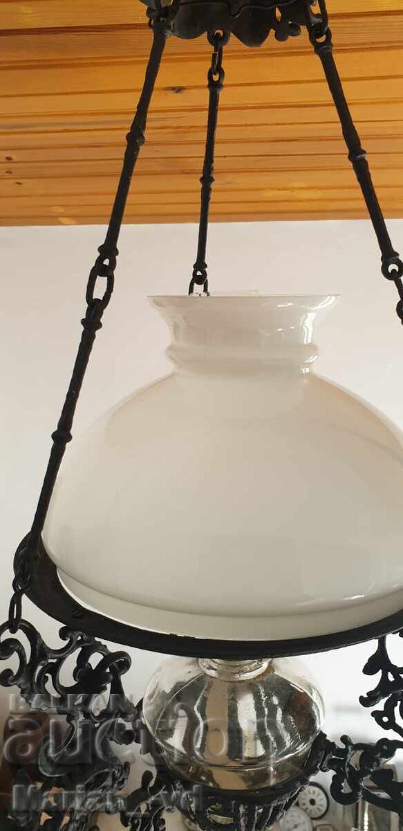 Παράδοση Παλαιός μαντεμένιος πολυέλαιος αερίου με γυάλινο κάλυμμα
