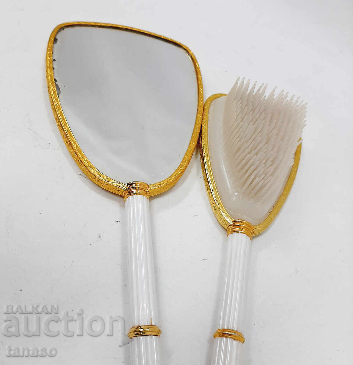Set vintage de budoar pentru masa de toaletă - oglindă și perie (15.4) - 6