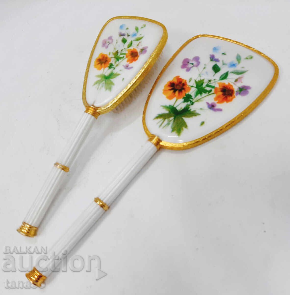 Set vintage de budoar pentru masa de toaletă - oglindă și perie (15.4) - 7