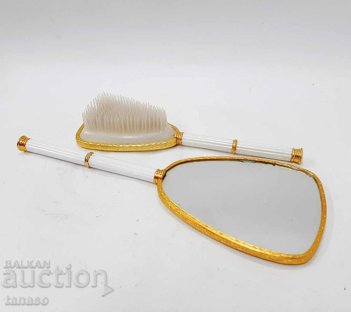 Set vintage de budoar pentru masa de toaletă - oglindă și perie (15.4)