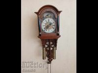 Small Frisian tail clock