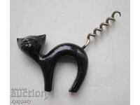 Tirbușon vechi cu mâner în formă de pisică neagră din metal