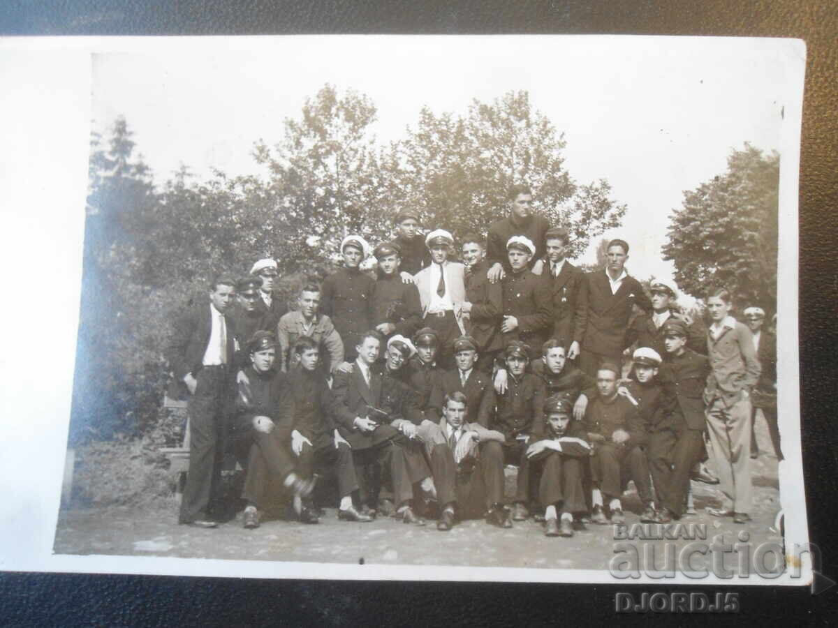 22.VI.1929, Sofia, În grădina bisericii „Sf. Nicolae”