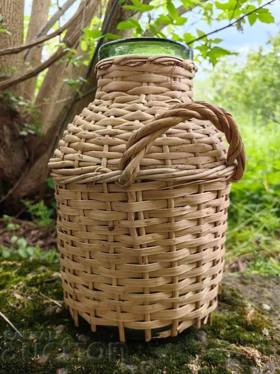 DAMIGEANĂ DIN STICLĂ ÎMPLETITĂ VINTAGE (EPOCA SOCIALISTĂ) cu preț € 12.00 | 23.47 BGN