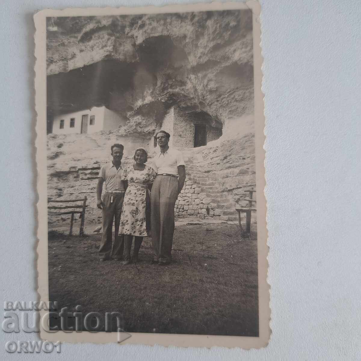 Mănăstire în stâncă anii 1930 fotografie veche