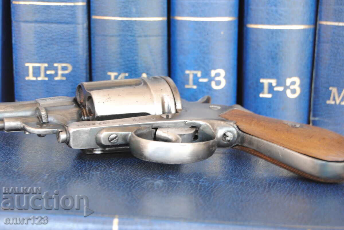 An old revolver - 6