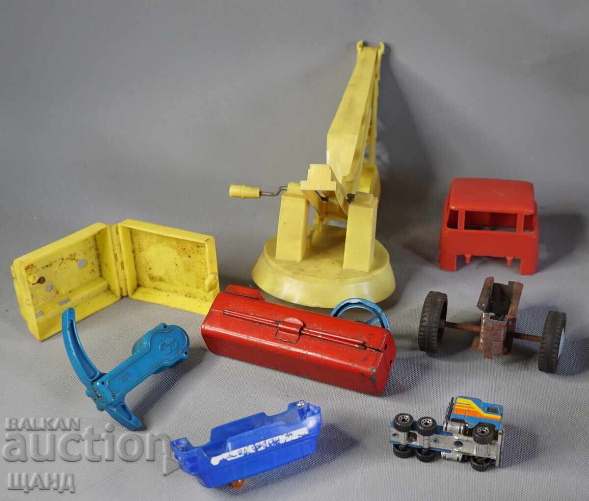 Livrarea Lot de jucării vechi din metal pentru piese, telecomenzi, camion