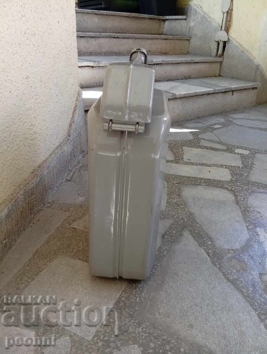 Licitație Canistră de benzină rusească, sovietică, nouă Licitație Canistră de benzină rusească, sovietică, nouă