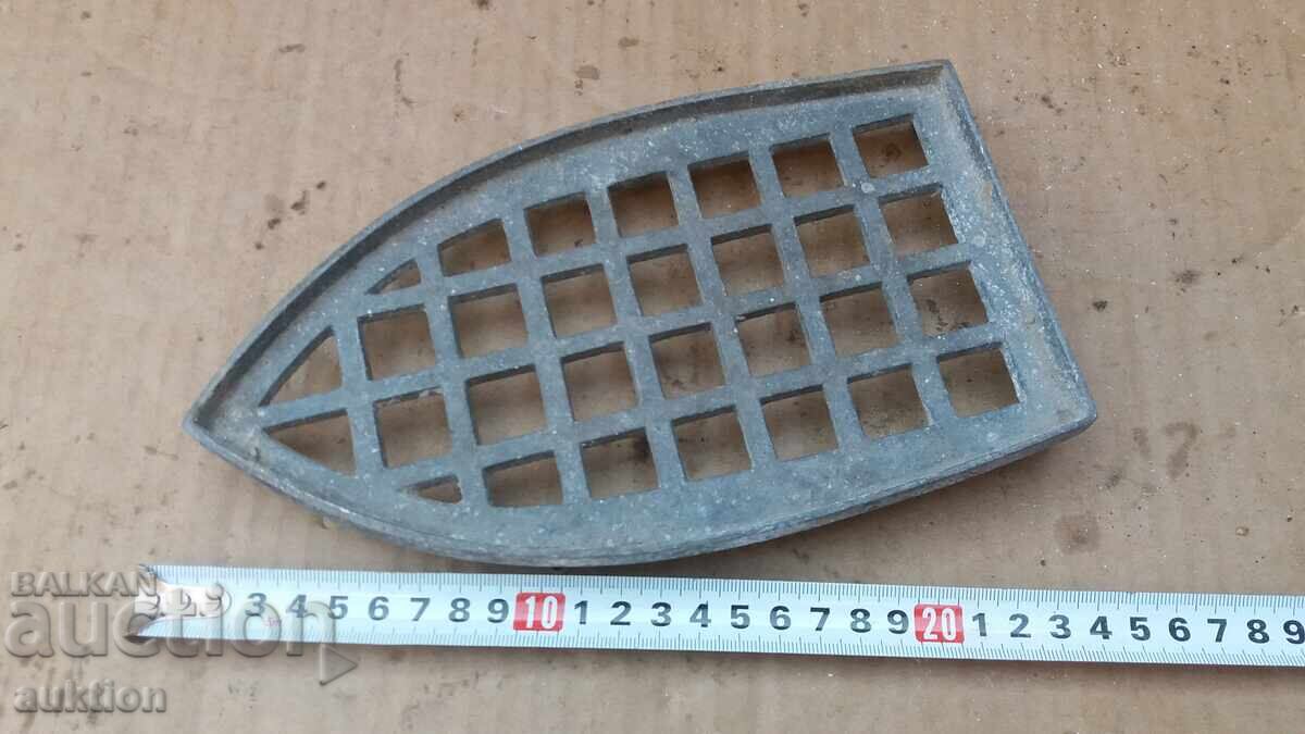 Auction  OLD IRON STAND