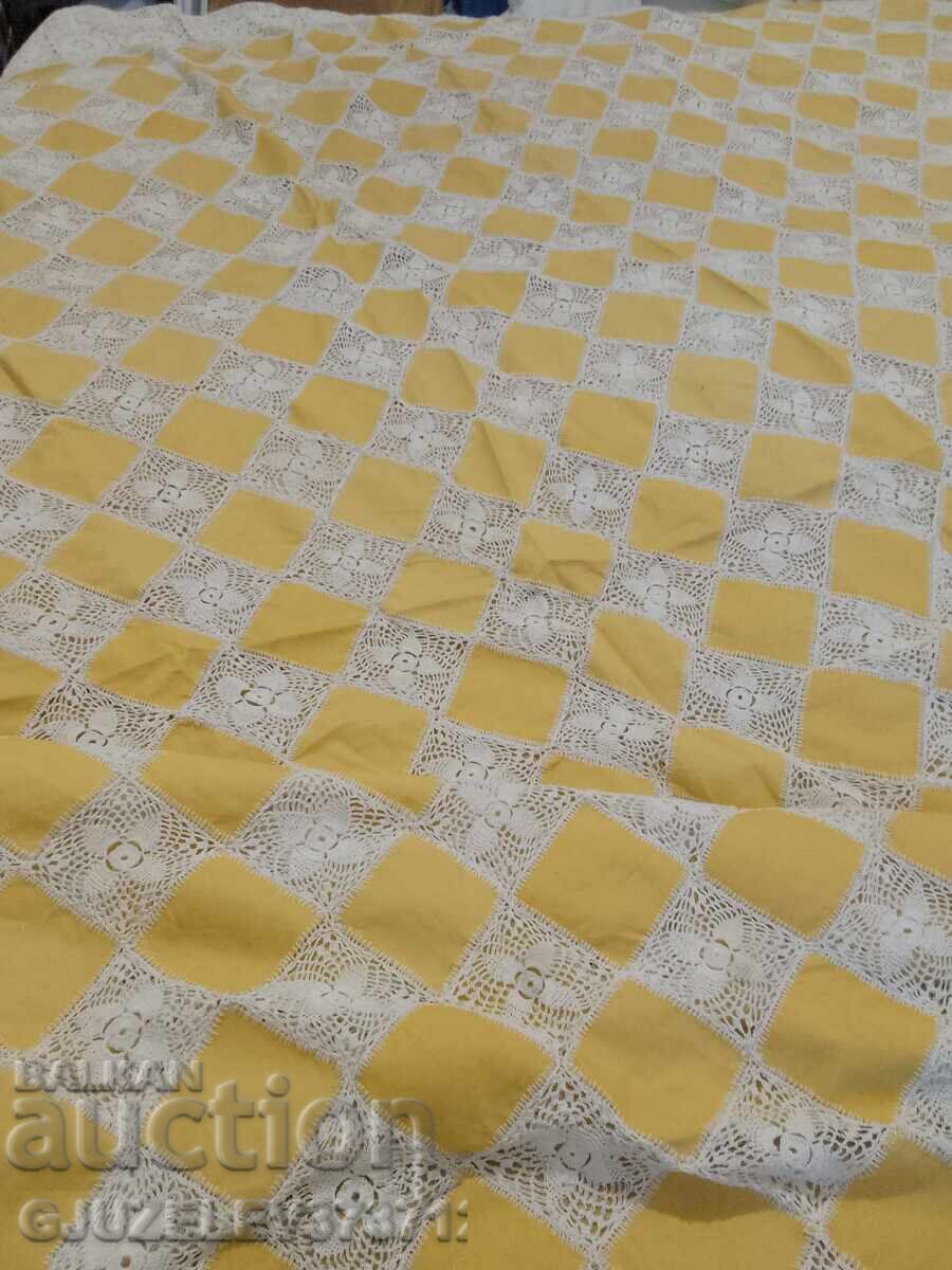 Cuvertură de pat lucrată manual, combinând alb și galben Cuvertură de pat lucrată manual, combinând alb și galben