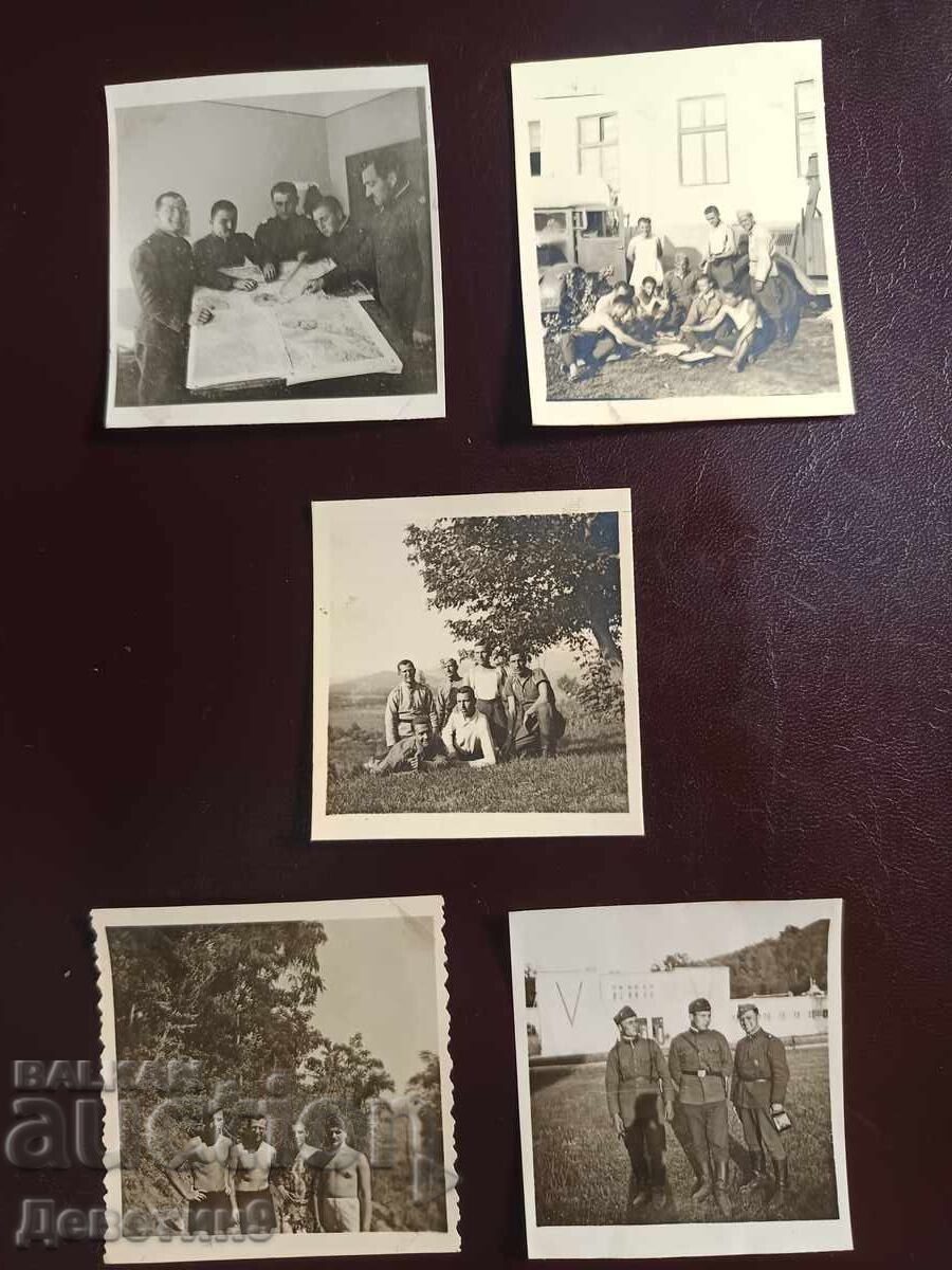 Lot fotografii "Prietenii în armată în timpul celui de-al Doilea Război Mondial" 1942 - 45 Lot fotografii "Prietenii în armată în timpul celui de-al Doilea Război Mondial" 1942 - 45