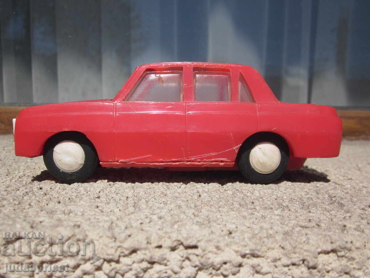 Jucărie veche din plastic, mașinuță Wartburg, din perioada socialistă, Bulgaria cu preț € 10.00 | 19.56 BGN