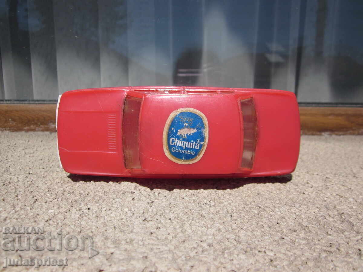 Jucărie veche din plastic, mașinuță Wartburg, din perioada socialistă, Bulgaria - 5