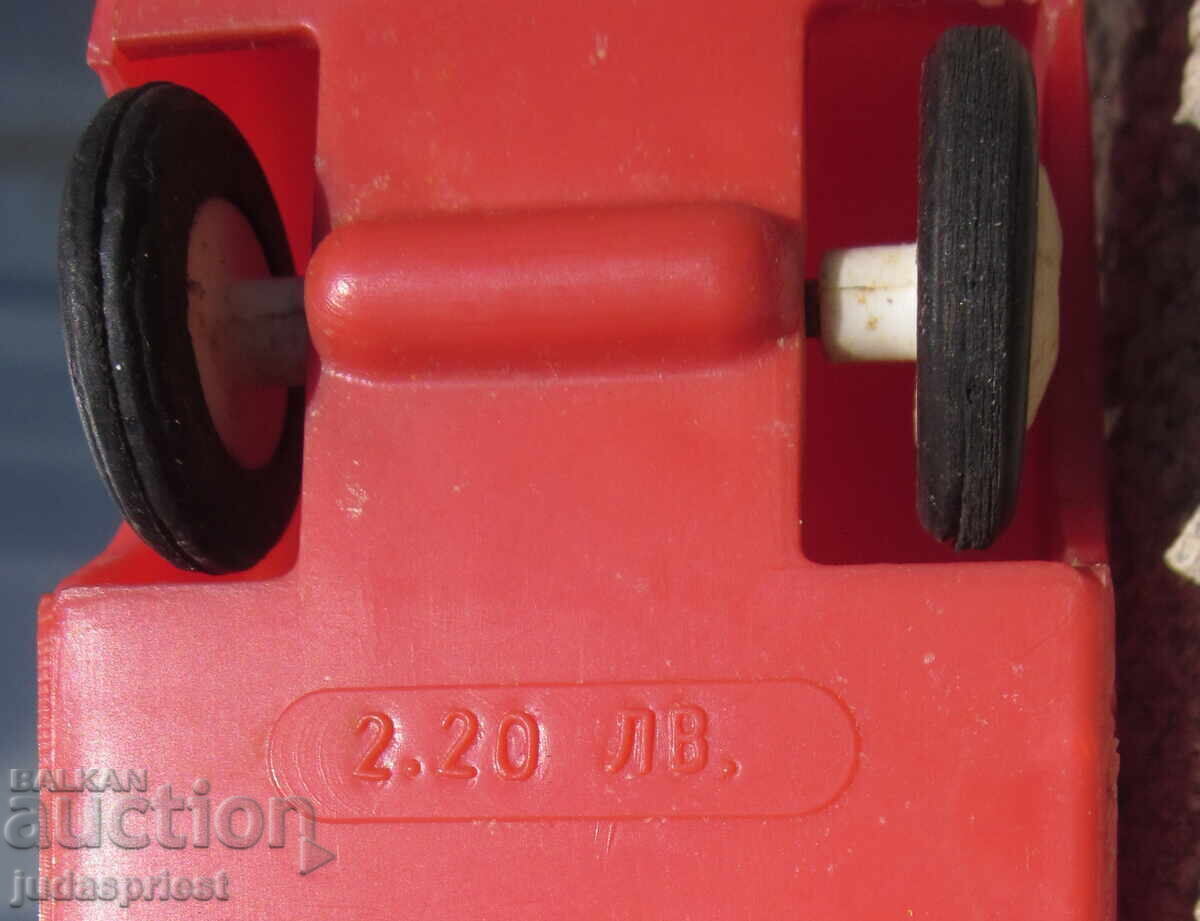 Jucărie veche din plastic, mașinuță Wartburg, din perioada socialistă, Bulgaria - 7