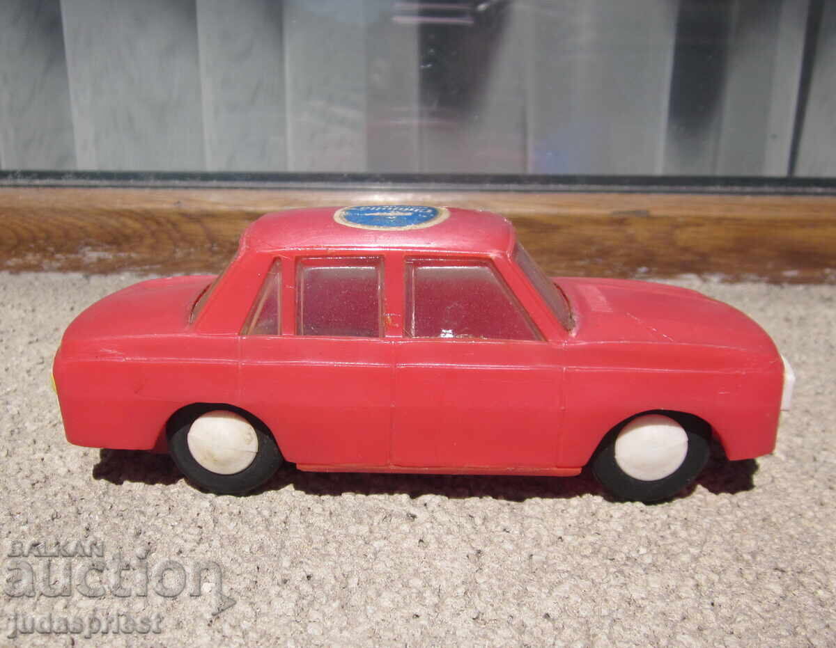 Jucărie veche din plastic, mașinuță Wartburg, din perioada socialistă, Bulgaria