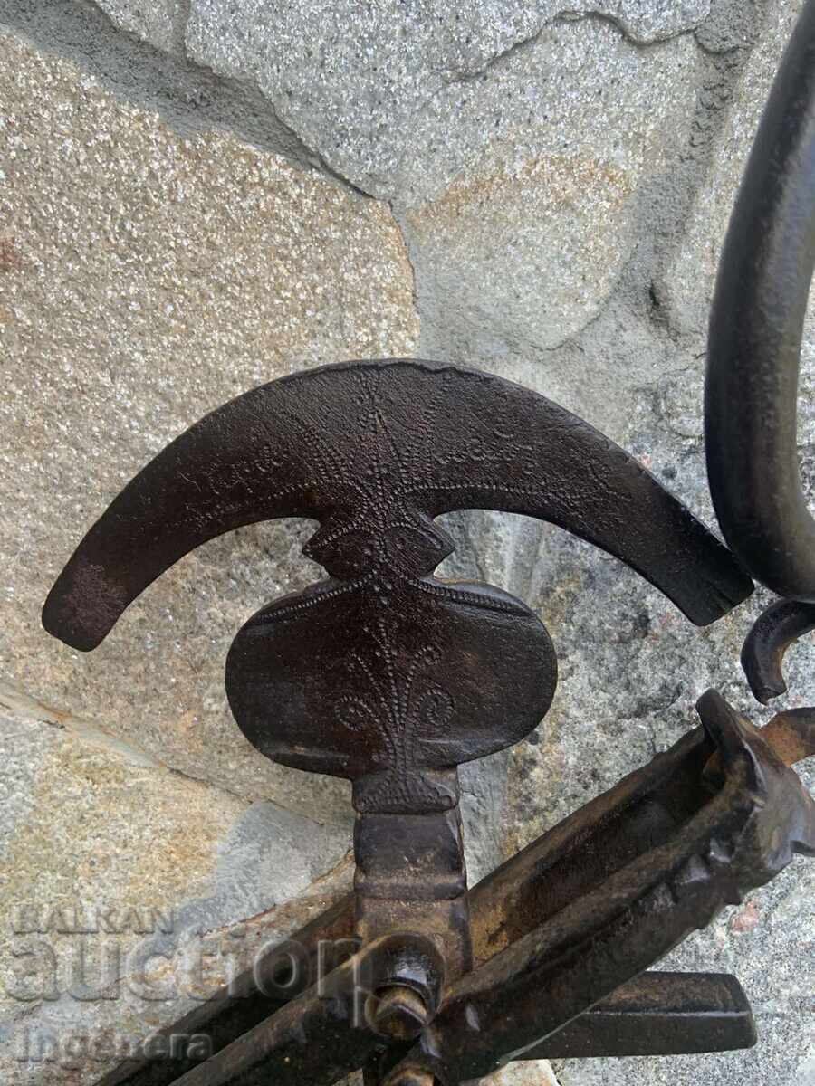 CÂNTAR OTOMAN URIAȘ ORNAMENTE TOPUZ DIN ALAMĂ cu preț € 79.00 | 154.51 BGN
