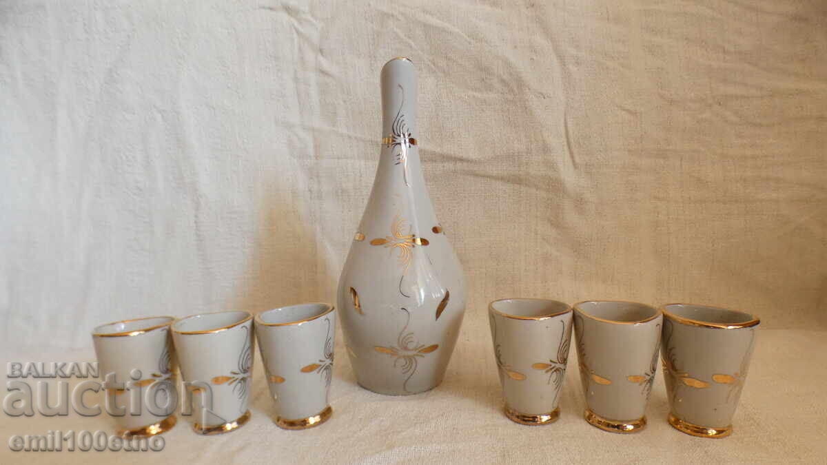 Set pentru țuică fiartă carafă + 6 pahare porțelan bulgăresc vechi cu preț € 15.00 | 29.34 BGN Set pentru țuică fiartă carafă + 6 pahare porțelan bulgăresc vechi cu preț € 15.00 | 29.34 BGN