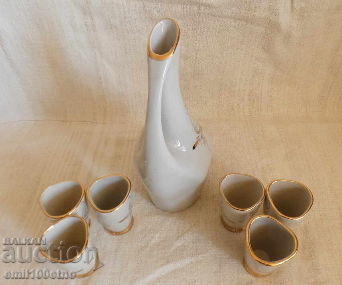 Livrarea Set pentru țuică fiartă carafă + 6 pahare porțelan bulgăresc vechi Livrarea Set pentru țuică fiartă carafă + 6 pahare porțelan bulgăresc vechi