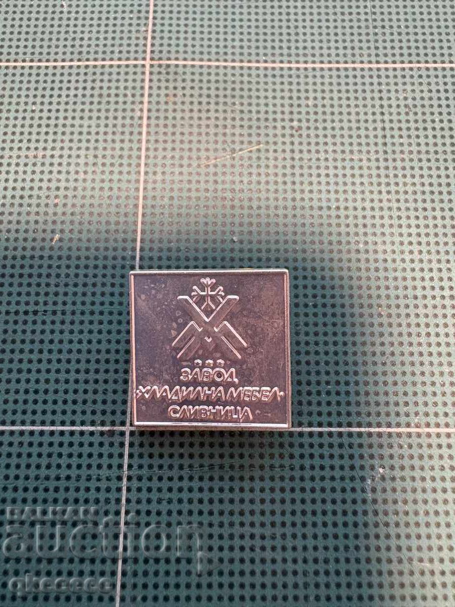 Livrarea Lot de insigne vechi „Zavod Hladilna Mebel” or. Slivnița