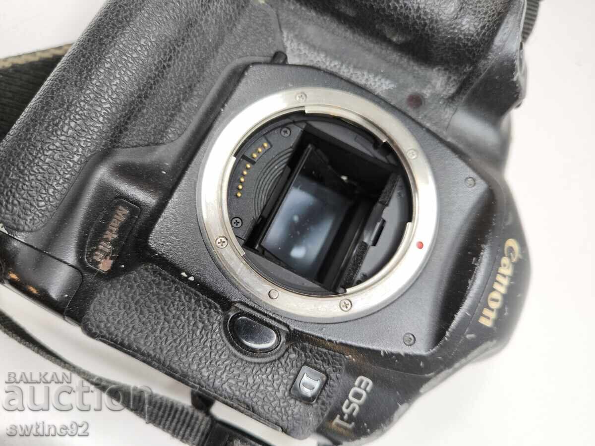 Licitație Aparat foto foarte scump Canon EOS 1 Mark 2 N funcțional