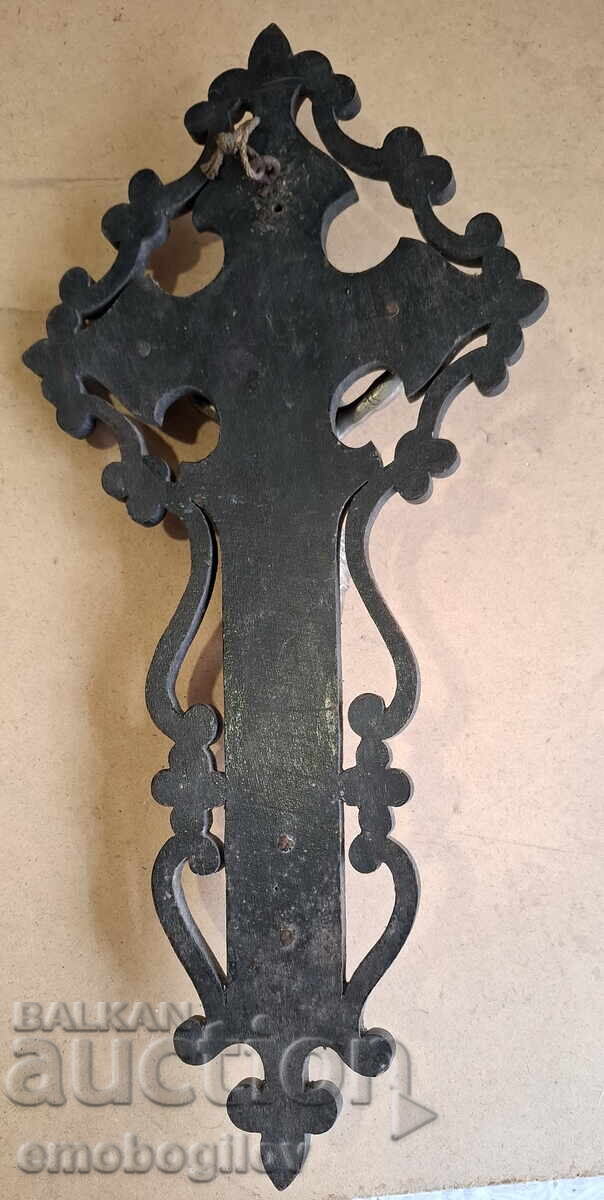 Licitație Crucifix masiv de perete - lemn și metal