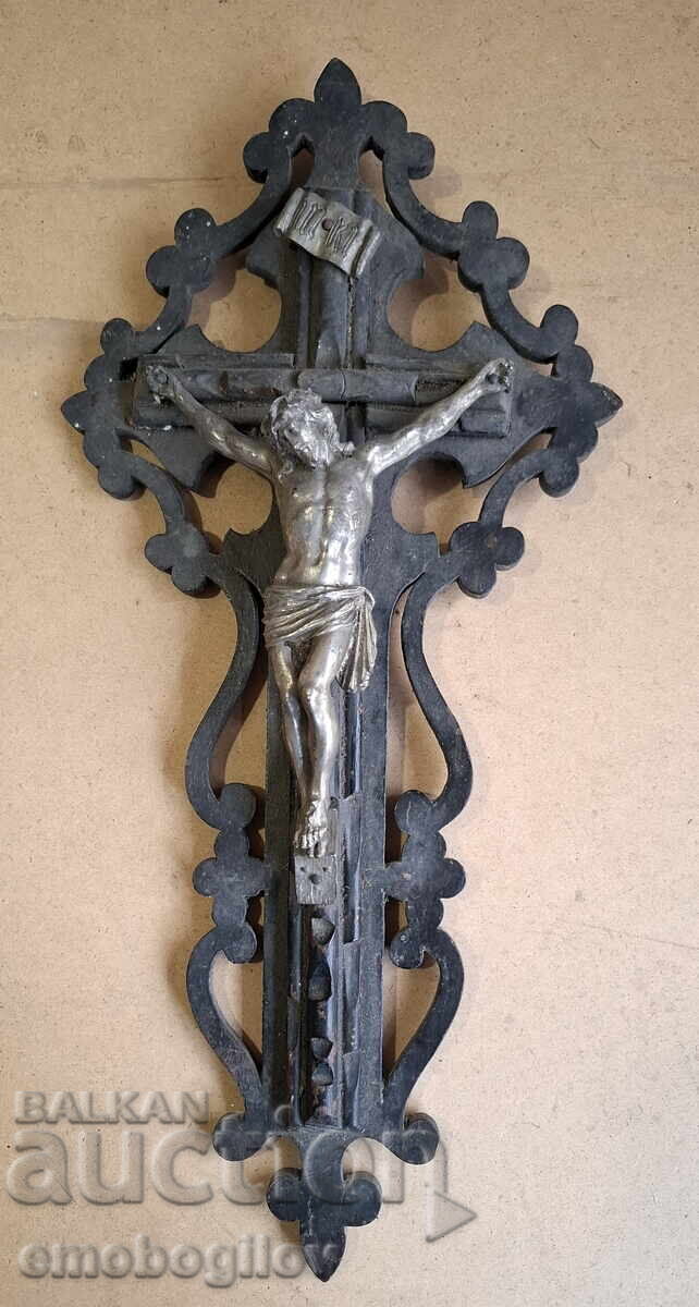 Crucifix masiv de perete - lemn și metal