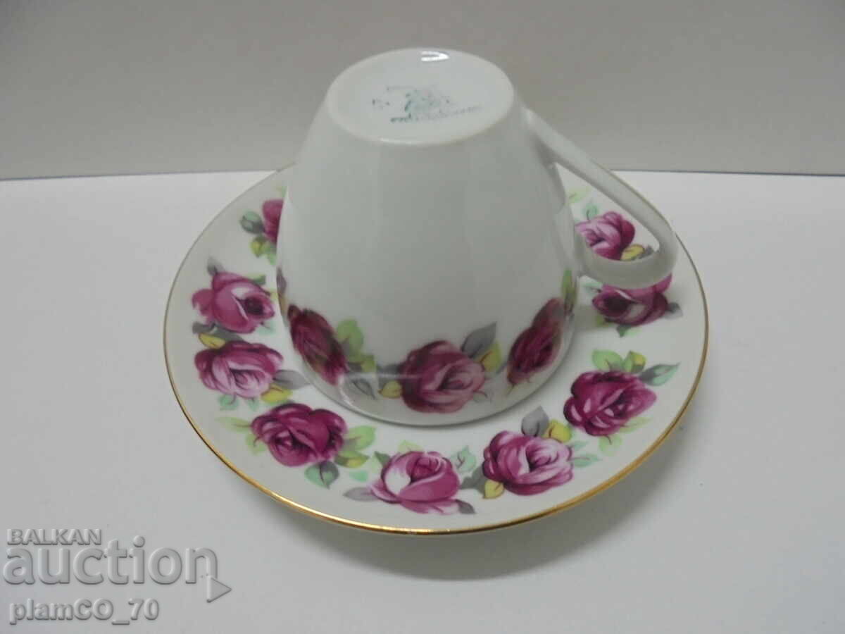 Nr. 8593 Set vintage din porțelan BOHEMIA – ceașcă cu farfurioară (trandafiri) cu preț € 5.90 | 11.54 BGN Nr. 8593 Set vintage din porțelan BOHEMIA – ceașcă cu farfurioară (trandafiri) cu preț € 5.90 | 11.54 BGN