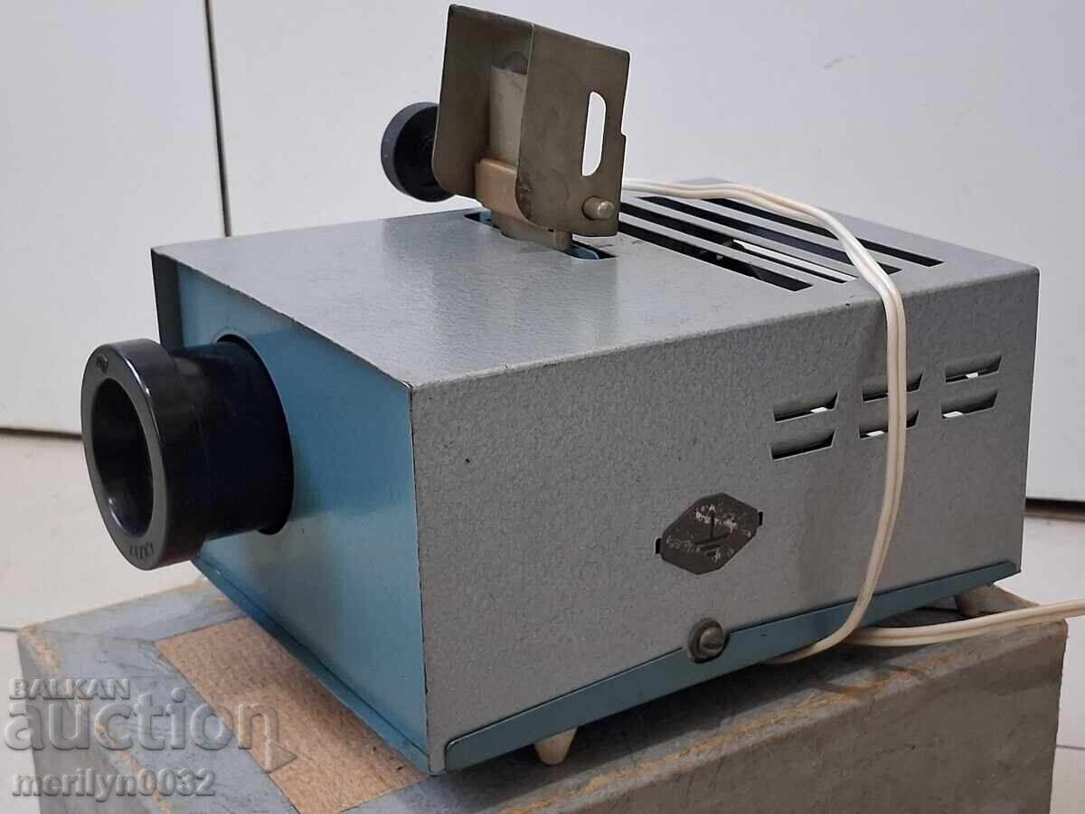 Proiector cinematografic URSS filmproiector filmoscop cu preț € 29.52 | 57.74 BGN