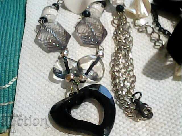 Delivery of beautiful necklaces Delivery of beautiful necklaces